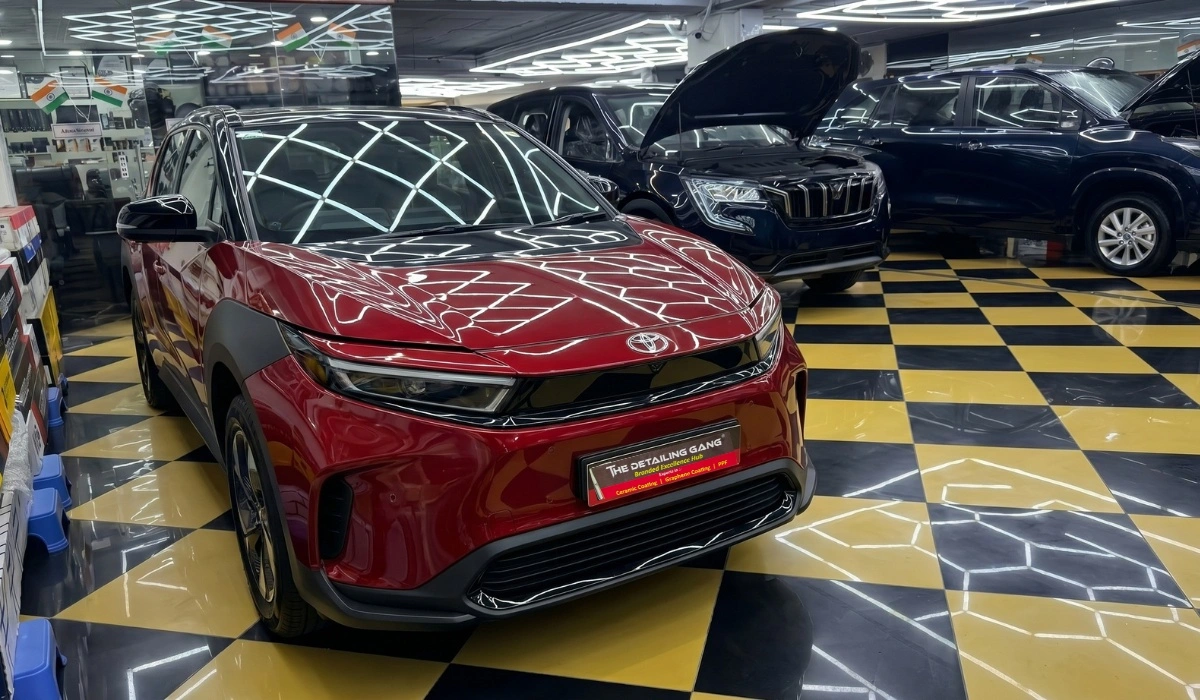 Toyota EBELLA Ceramic Coating Ceramic Coating Applying on Toyota Urban Cruiser EBELLA