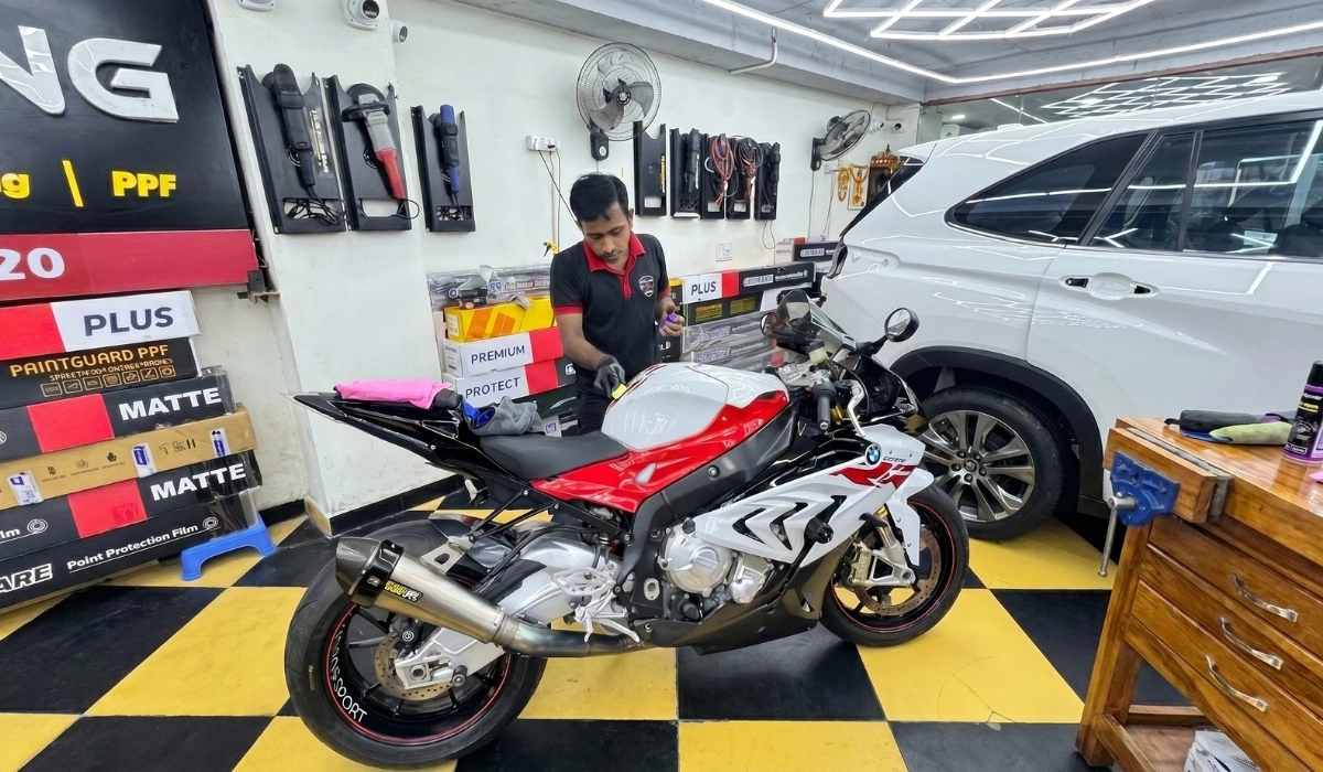 Applying Ceramic Coating applying ceramic coating on bike
