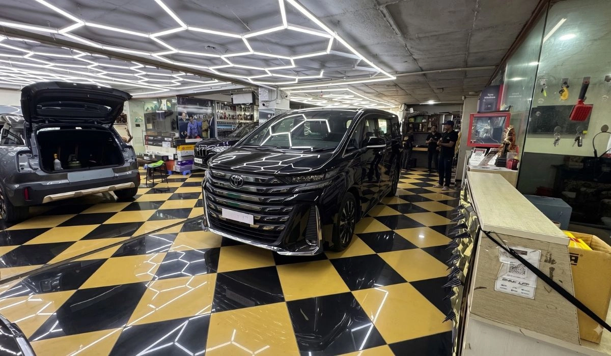 Toyota Vellfire | Executive Lounge toyota vellfire executive lounge car ppf shop in delhi