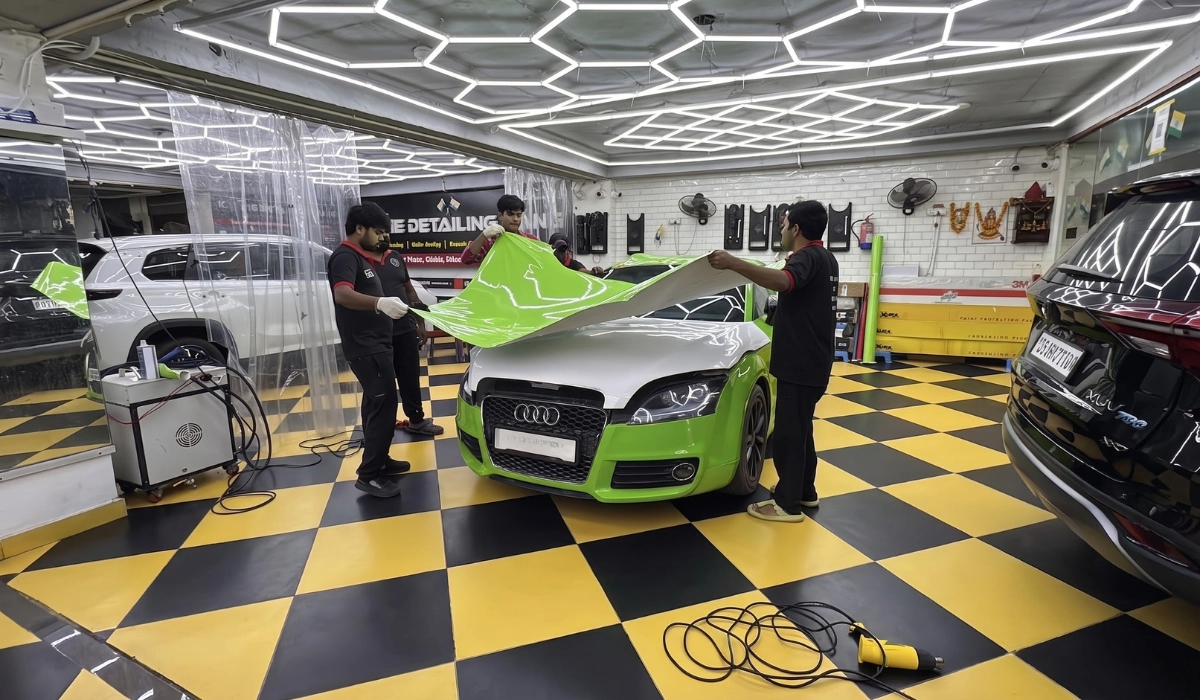 installing car wrap on audi-tt