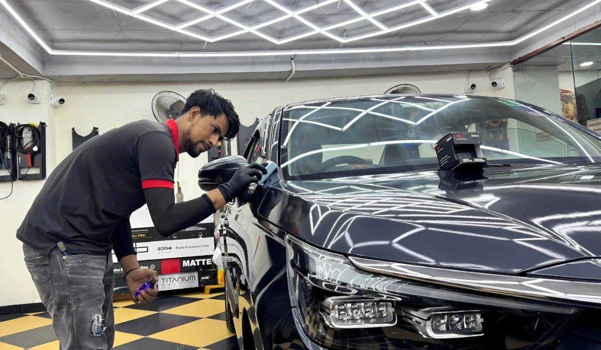 ceramic coating applying on car