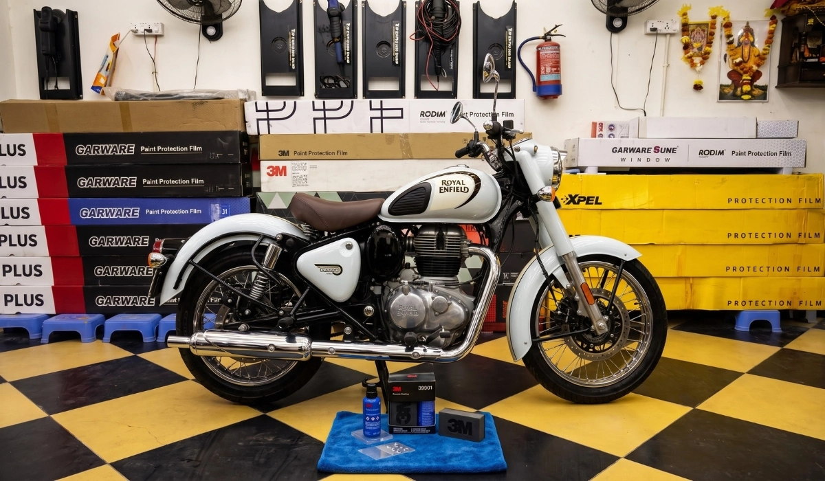 3M Ceramic Coating - Royal Enfield applying ceramic coating on Royal Enfield bike