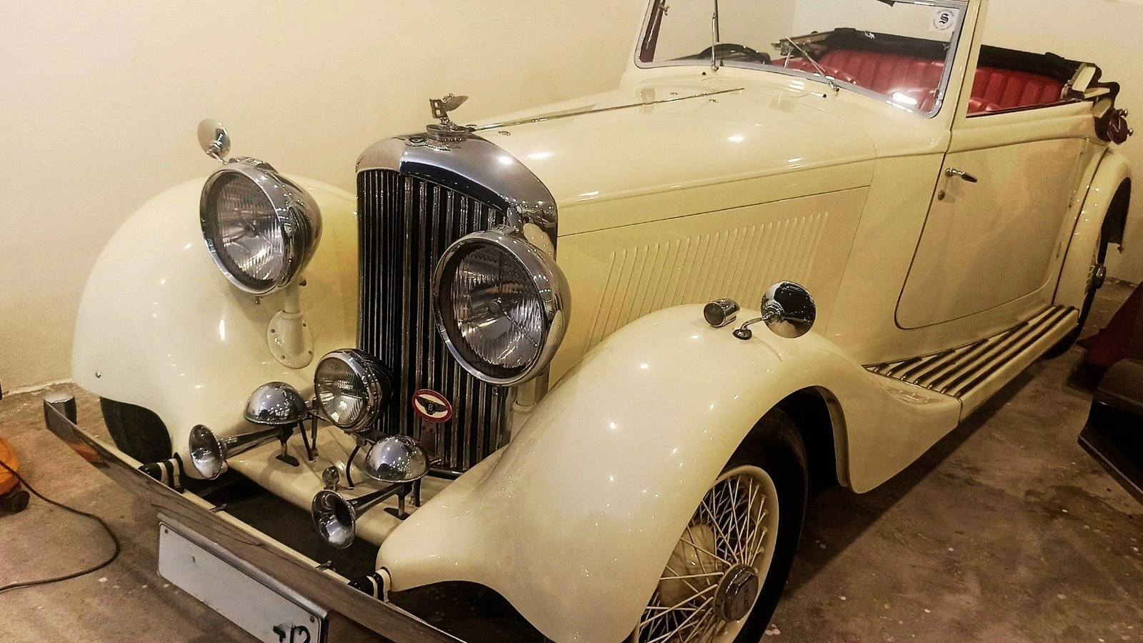 vintage car denting painting in South Delhi